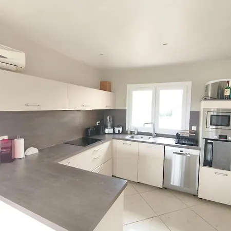 Semesterbostad Spacious Near The Airport Of Ajaccio
